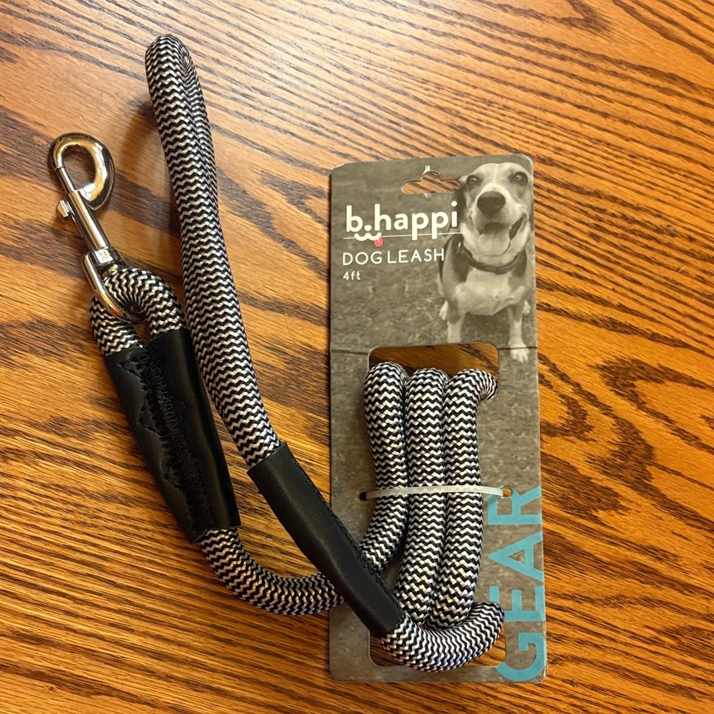 NWT b. happy 4 Foot Dog Rope Lease Black & White